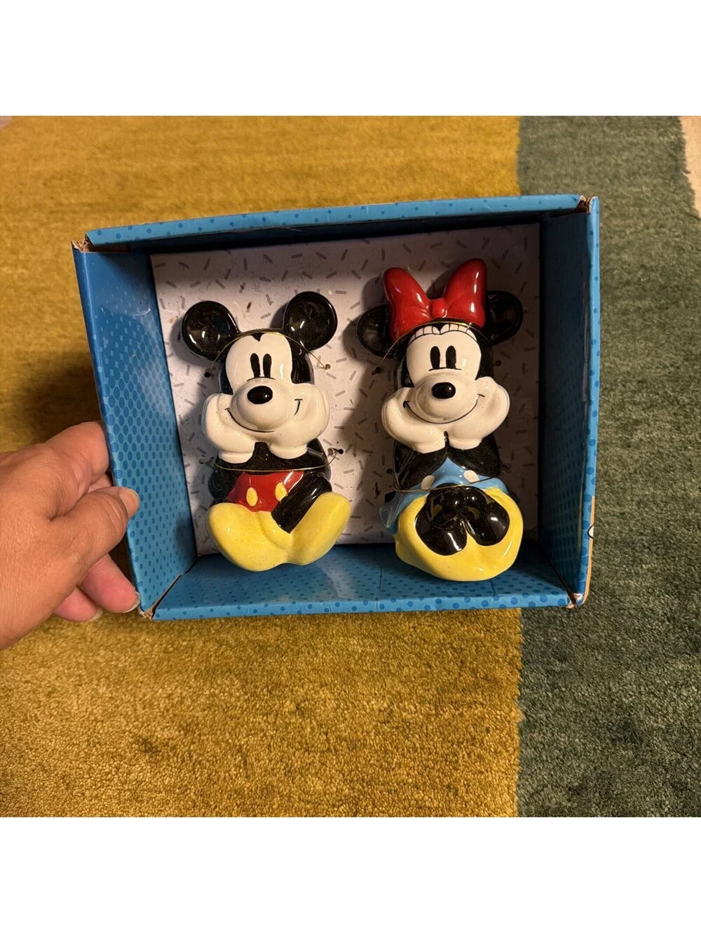 NEW Disney Mickey and Minnie Mouse Ceramic Salt and Pepper Shakers Set